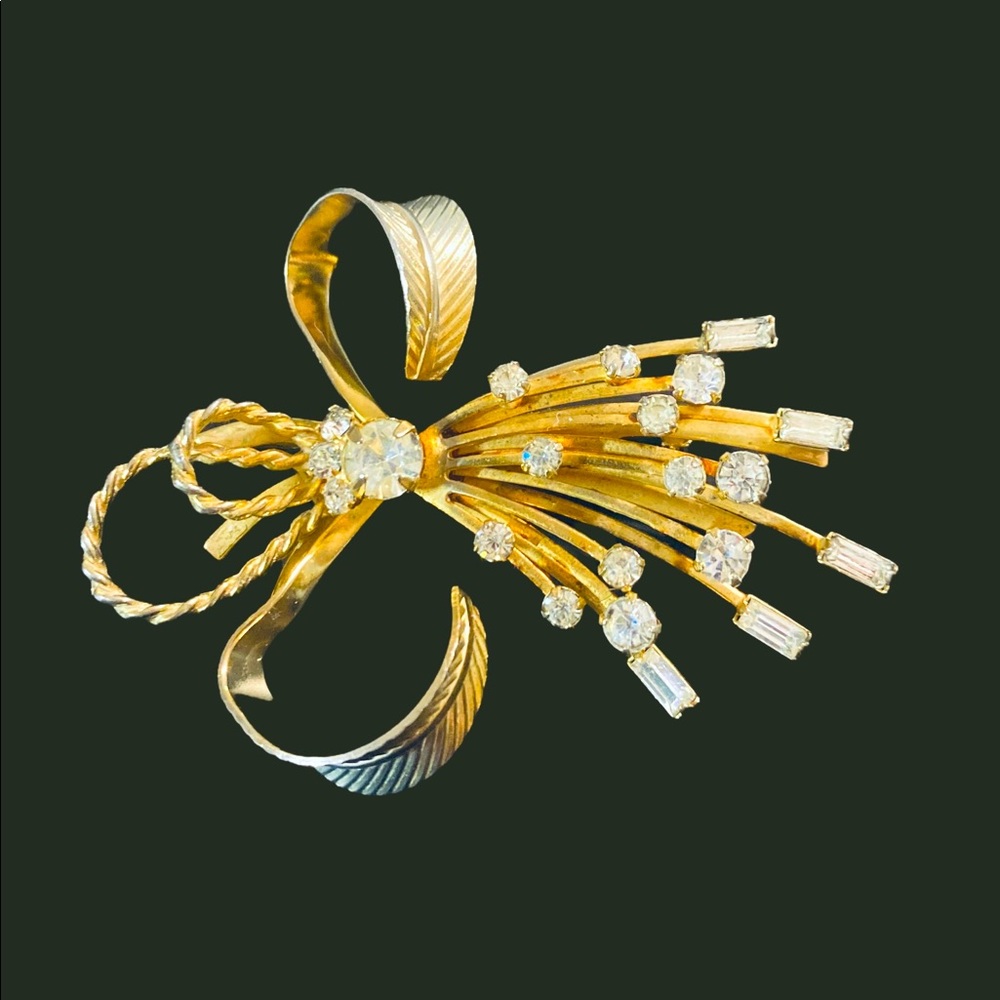 Vintage Sarah Coventry Gold Tone Ribbon and Rhinestone Brooch Pin
